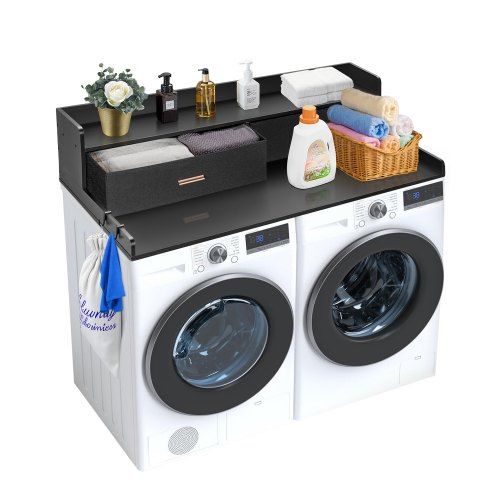 Ruim en functioneel wasmachine‑ en drogerblad voor een georganiseerde wasruimte